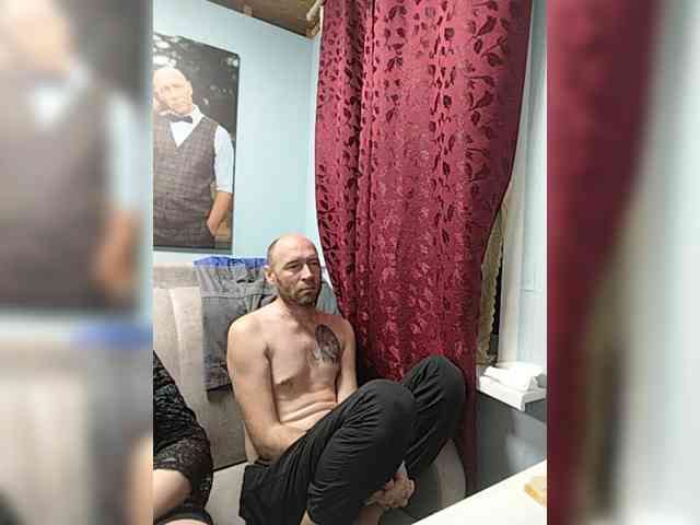 Innokentiy449 live couple cam on bongacams