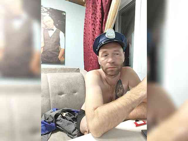 Innokentiy449 live couple cam on bongacams