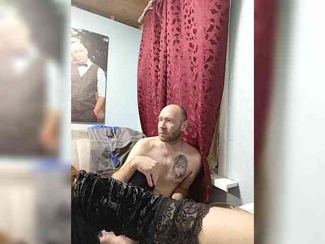 Innokentiy449 live couple cam on bongacams