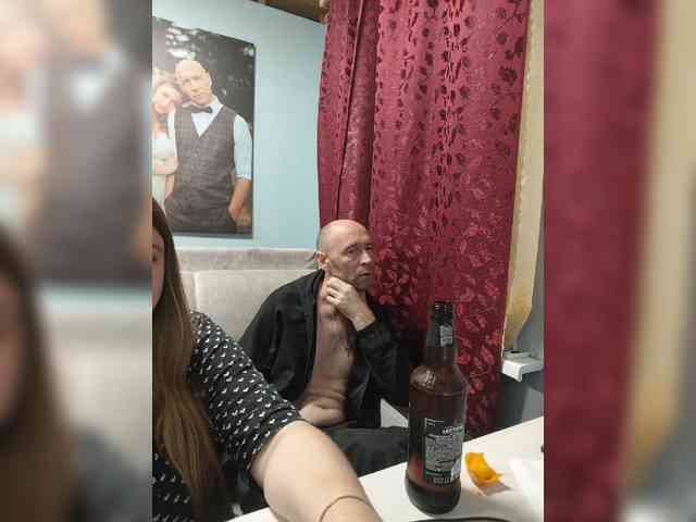 Innokentiy449 live couple cam on bongacams
