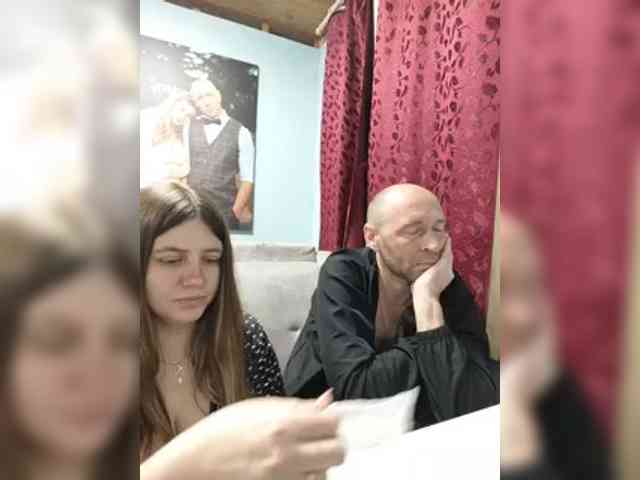 Innokentiy449 live couple cam on bongacams