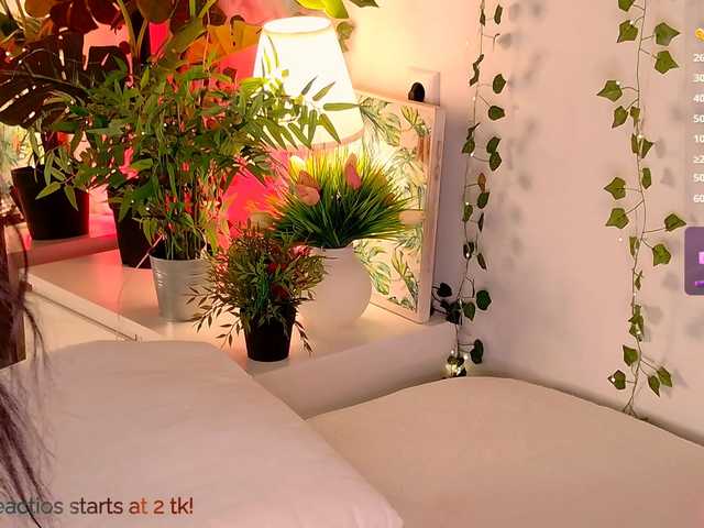 CarlyHills live cam on BongaCams