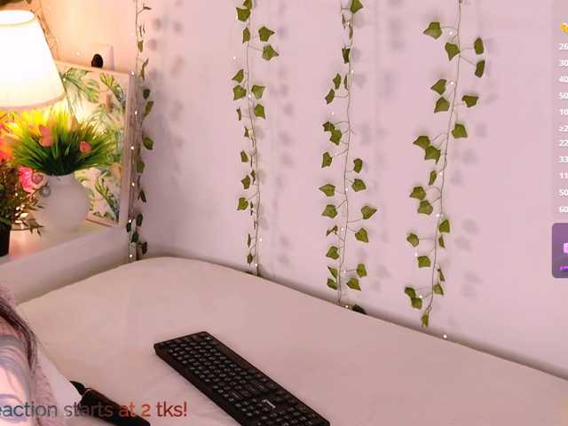 CarlyHills live cam on BongaCams