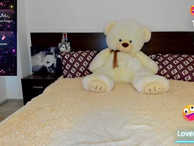 Saragrend1 live cam on BongaCams