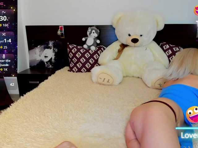 Saragrend1 live cam on BongaCams