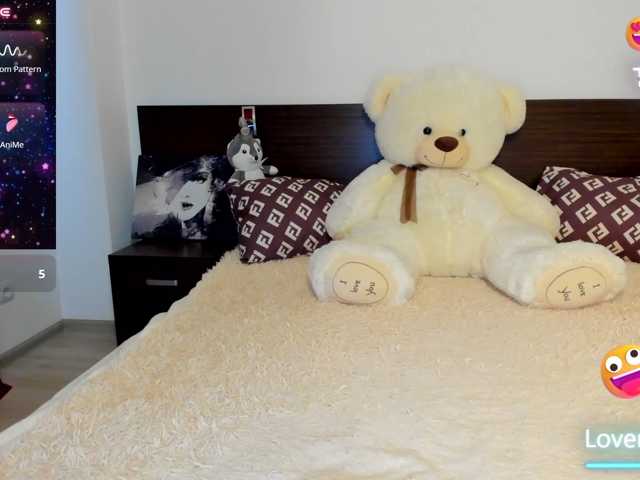Saragrend1 live cam on BongaCams