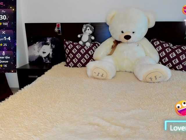 Saragrend1 live cam on BongaCams