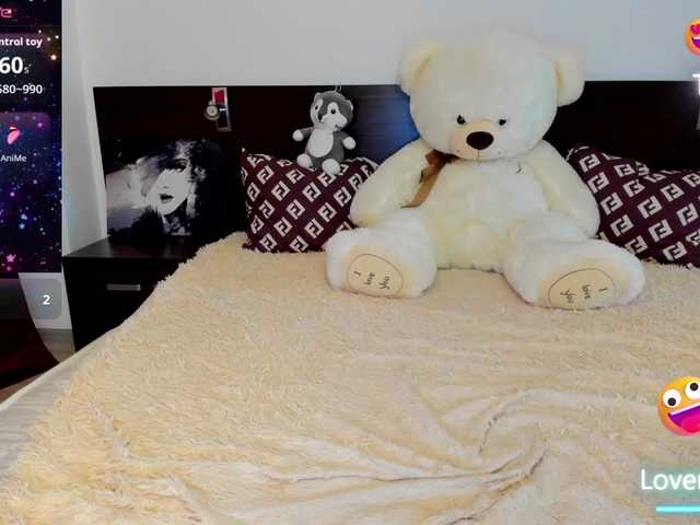 Saragrend1 live cam on BongaCams