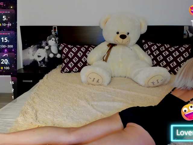 Saragrend1 live cam on BongaCams