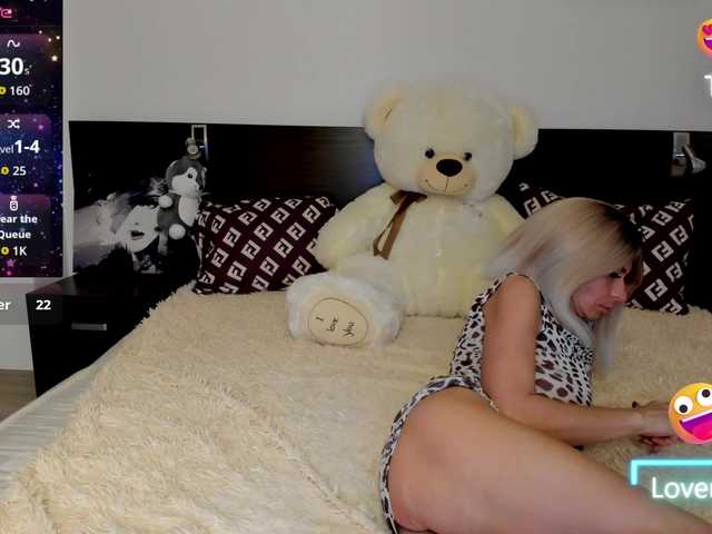 Saragrend1 live cam on BongaCams