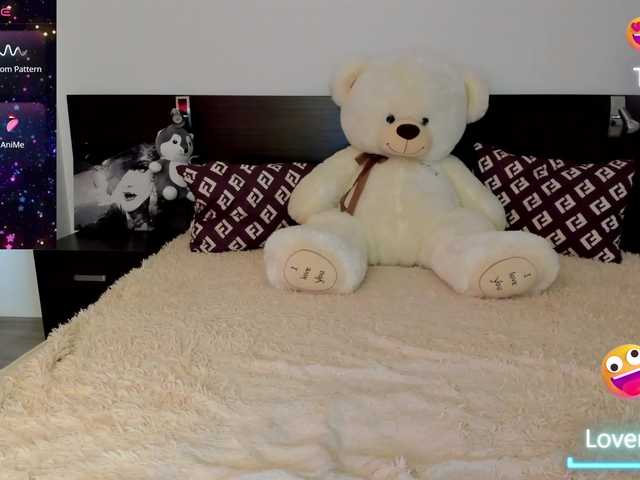 Saragrend1 live cam on BongaCams