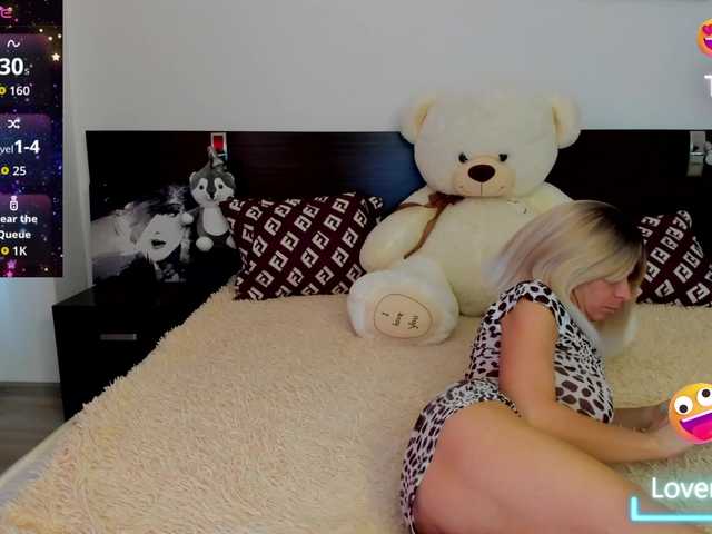 Saragrend1 live cam on BongaCams