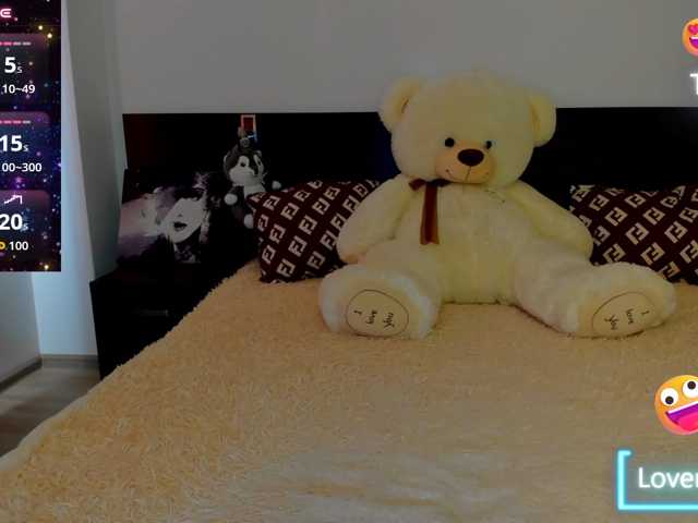 Saragrend1 live cam on BongaCams