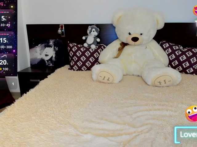 Saragrend1 live cam on BongaCams