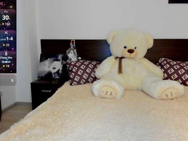 Saragrend1 live cam on BongaCams