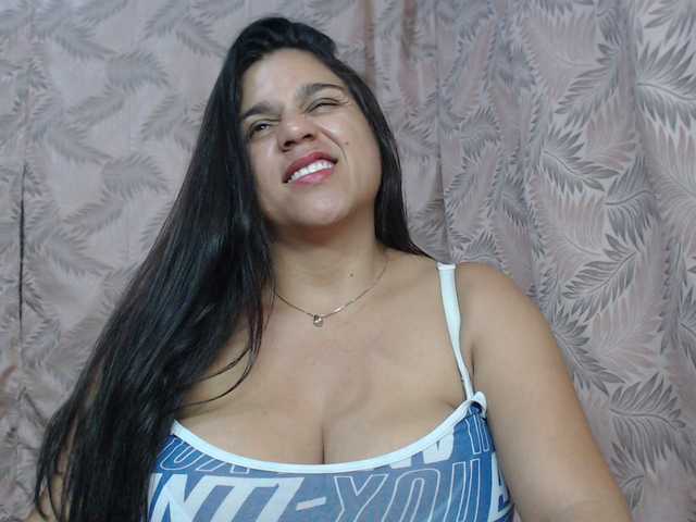 Mariaarredond live cam on BongaCams