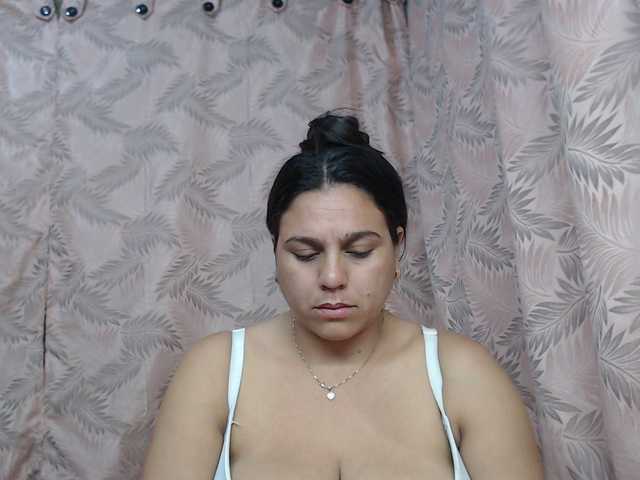 Mariaarredond live cam on BongaCams