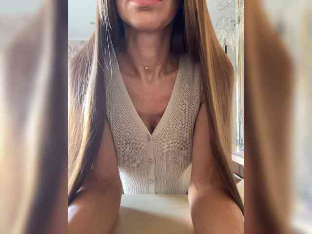 Laurena11 webcam