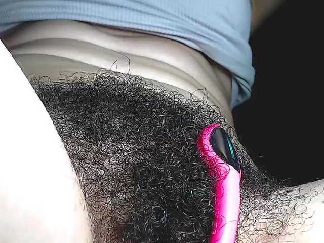 le modèle candylovet est en webcam porno dans un show sur le site bongacams, il possède les tags suivants: Latino/Hispanic,Brunette,Hairy