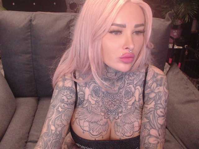 MilaElaine live cam on BongaCams