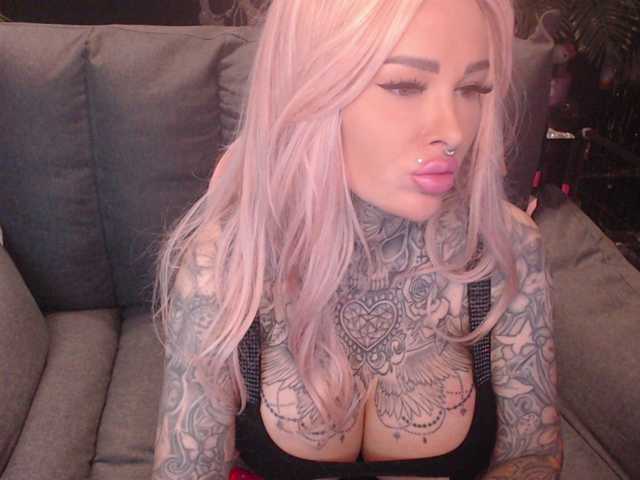MilaElaine live cam on BongaCams