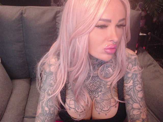 MilaElaine live cam on BongaCams