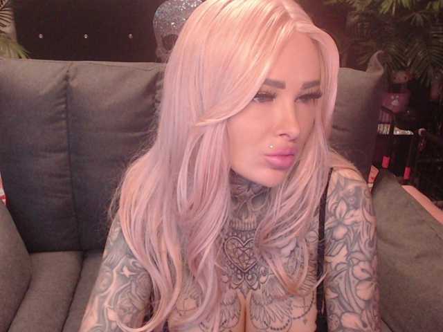MilaElaine, en directo ahora en BongaCams