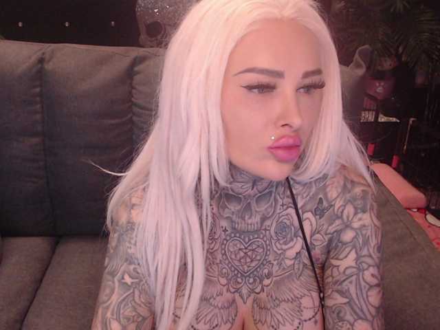 MilaElaine live cam on BongaCams