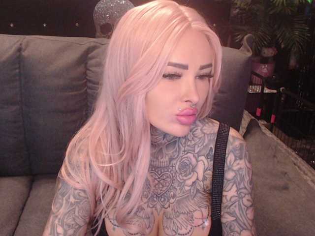 MilaElaine live cam