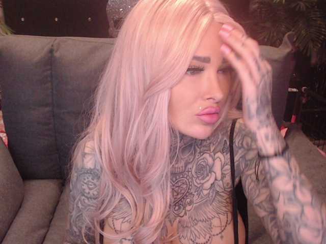 MilaElaine, en vivo ahora en BongaCams