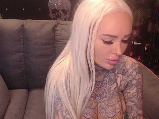 MilaElaine live cam on BongaCams