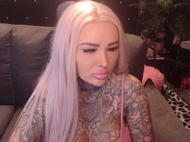 MilaElaine live cam on BongaCams