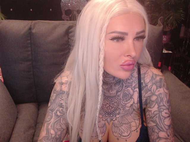 MilaElaine live cam on BongaCams