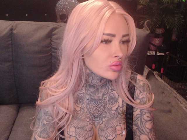 MilaElaine live cam