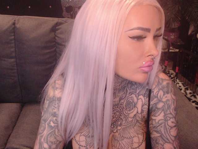 MilaElaine live cam on BongaCams