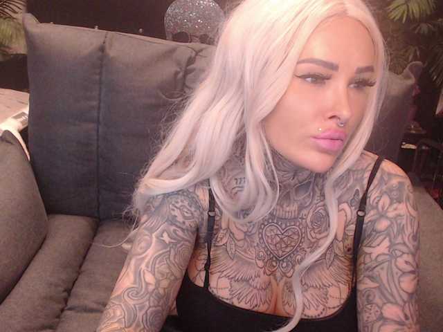 MilaElaine's BongaCams show and profile