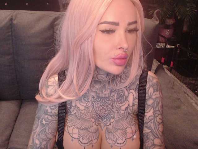 MilaElaine live cam