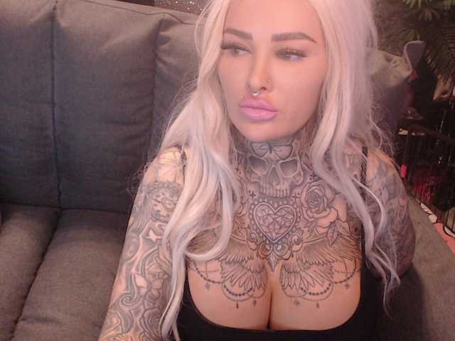 MilaElaine's BongaCams show and profile