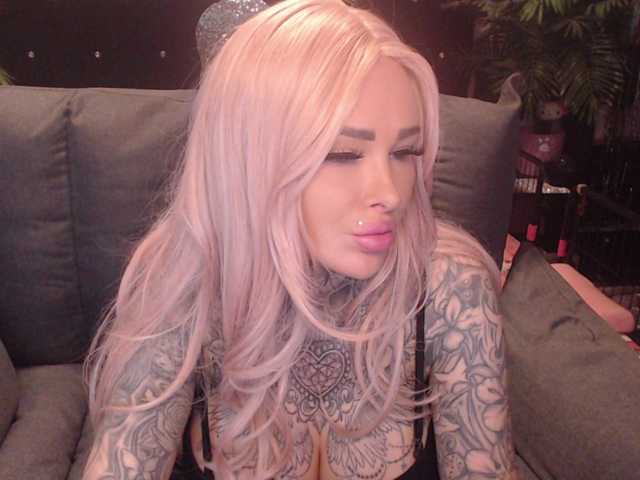 MilaElaine, en vivo ahora en BongaCams
