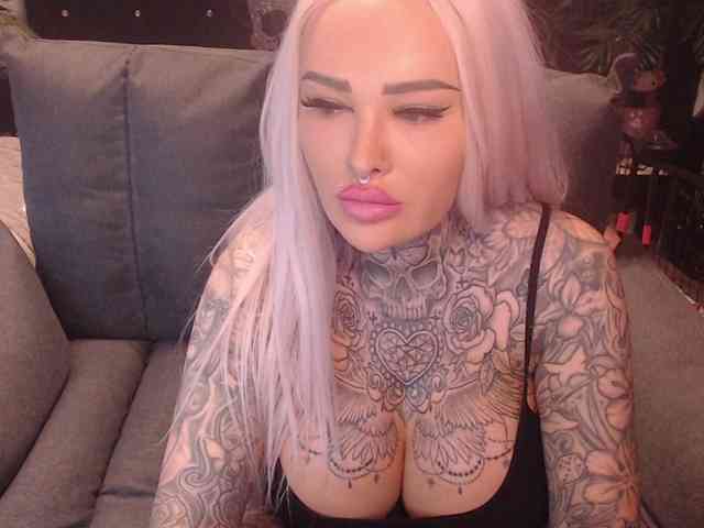 MilaElaine webcam