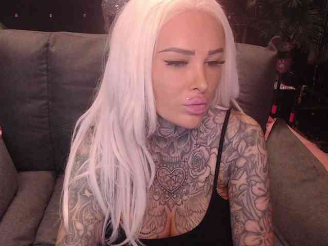 MilaElaine webcam