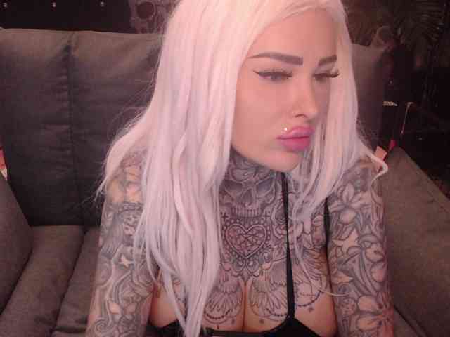 MilaElaine webcam