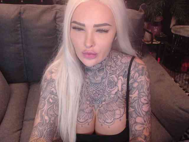 MilaElaine webcam