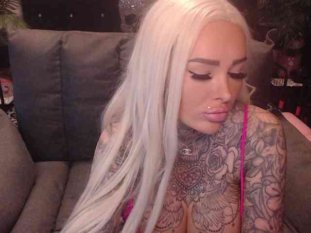 MilaElaine webcam