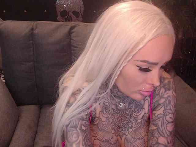 MilaElaine webcam