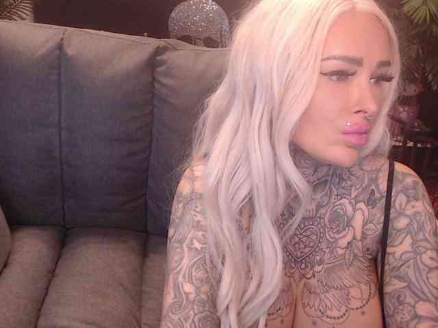 MilaElaine webcam