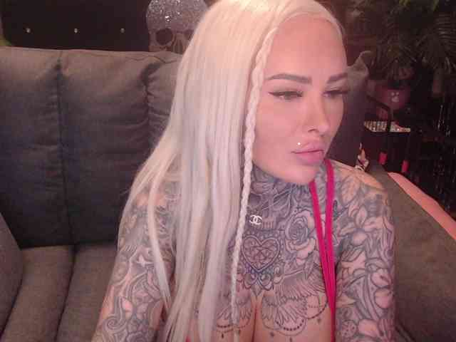 MilaElaine webcam