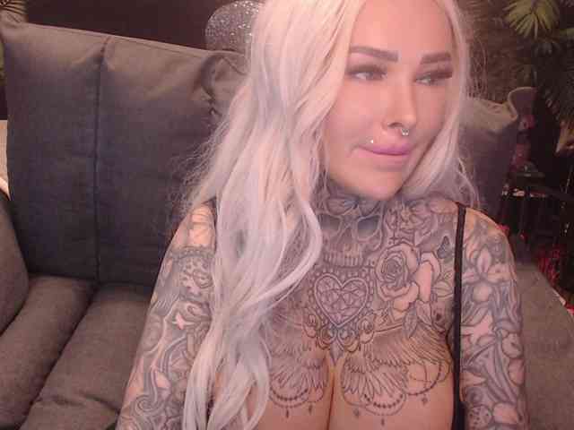 MilaElaine webcam
