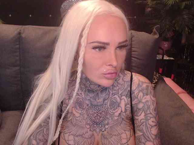 MilaElaine webcam