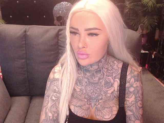 Model: MilaElaine